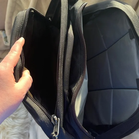 Tom Bihn Brain Bag - Picture 4 of 5